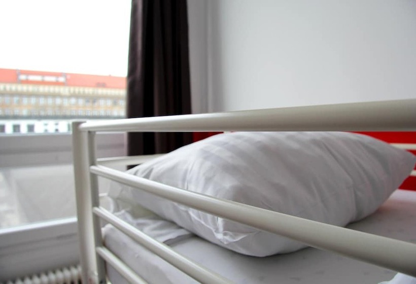 Lit en Chambre Commune, Check In Hostel