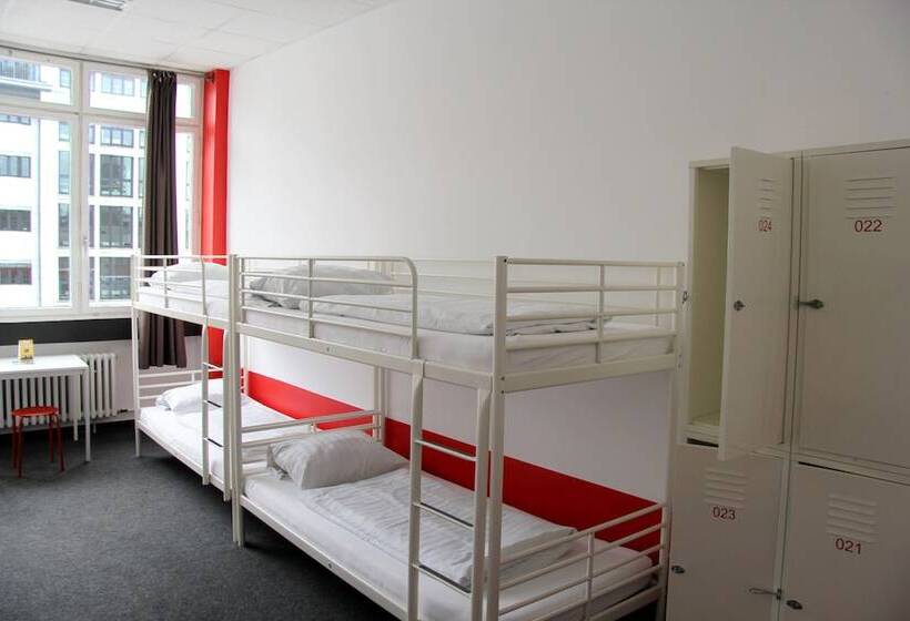 Lit en Chambre Commune, Check In Hostel