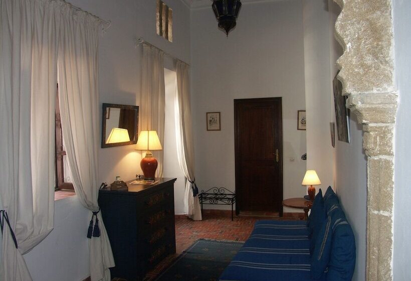 스탠다드 룸, Dar Ness