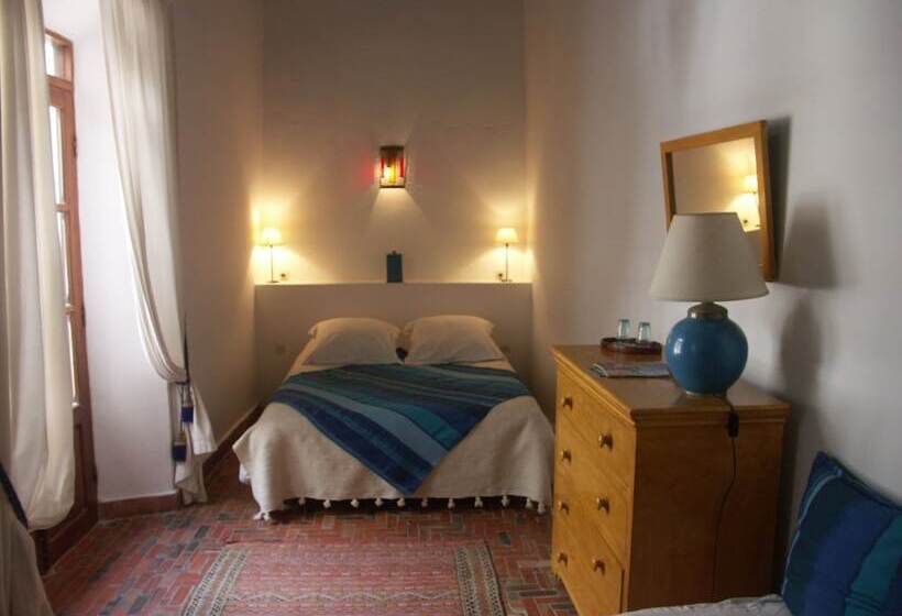 수피리어 룸, Dar Ness