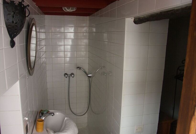 스탠다드 룸, Dar Ness