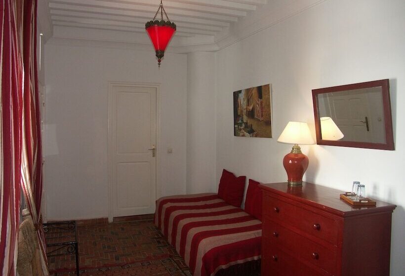 스탠다드 룸, Dar Ness