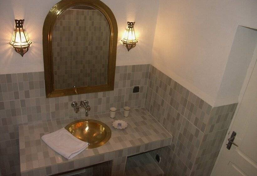 스탠다드 룸, Dar Ness