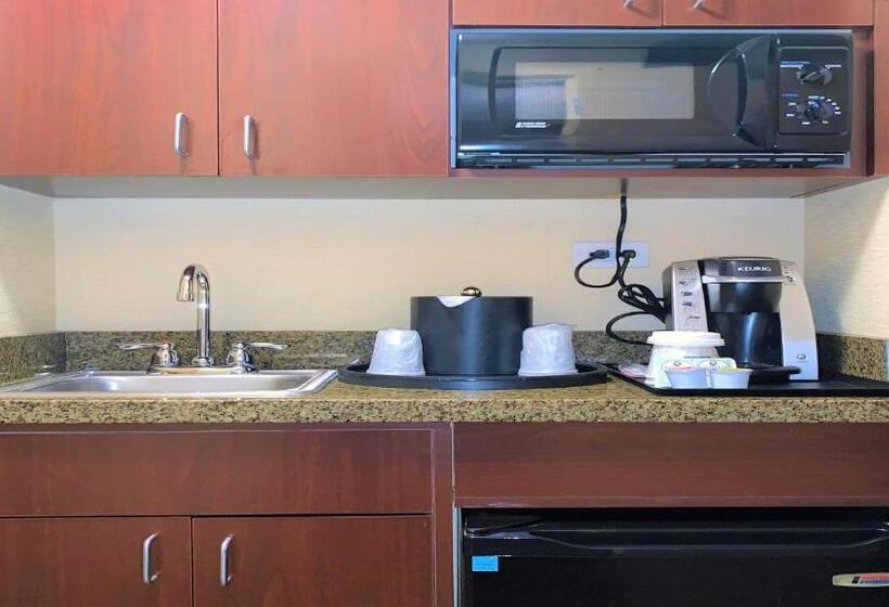 Номер Executive, Holiday Inn Express Fresno Northwest   Herndon, An Ihg