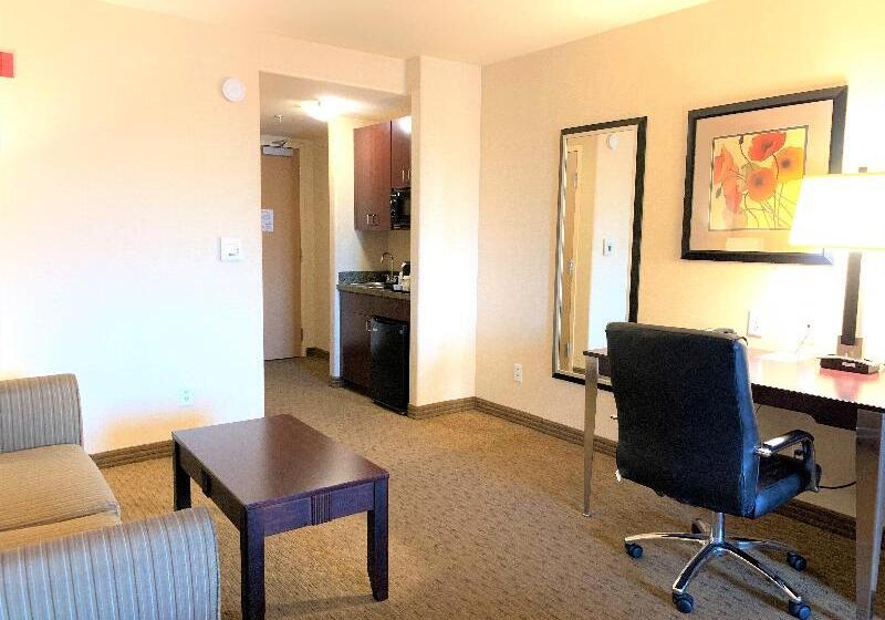 キングサイズベッドのスイートルーム, Holiday Inn Express Fresno Northwest   Herndon, An Ihg