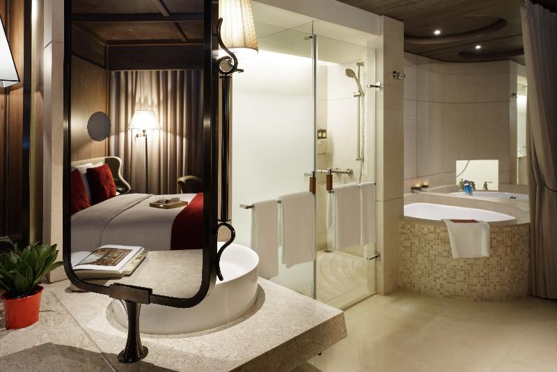 اتاق اجرایی, Palais De Chine