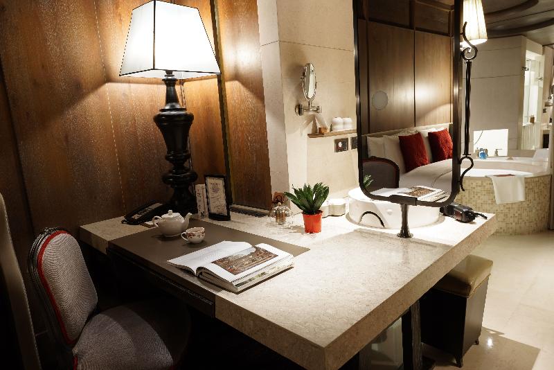 اتاق اجرایی, Palais De Chine