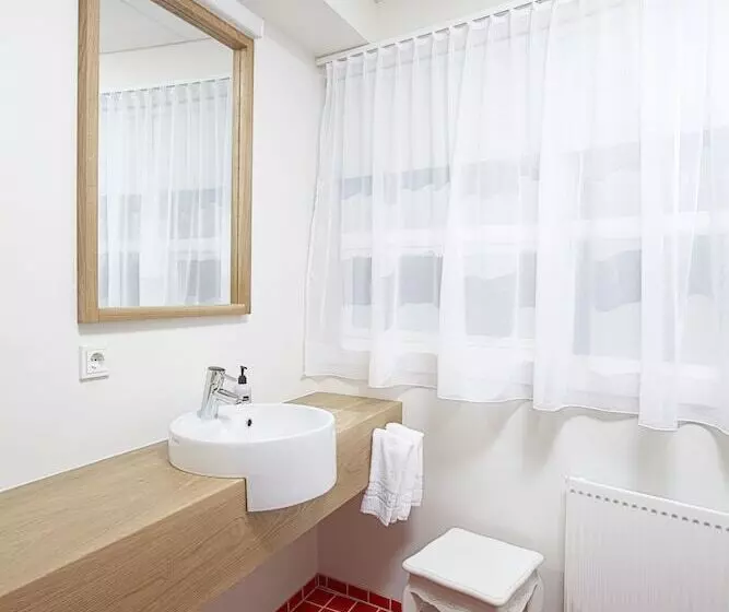 سوییت, Reykjavik Marina   Berjaya Iceland Hotels