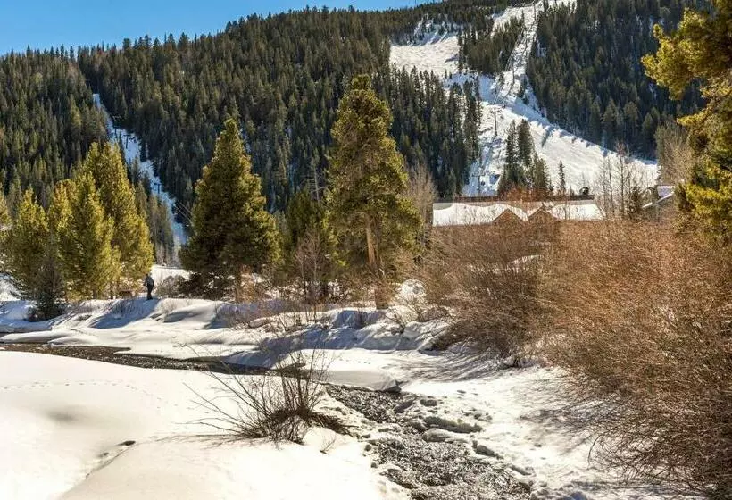 آپارتمان 2 خوابه, Snowdance Manor 205