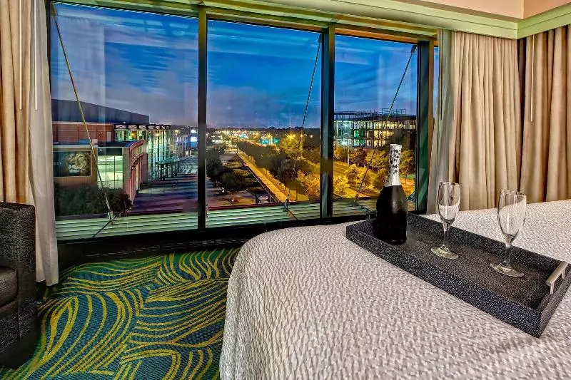 キングサイズベッドのスイートルーム, Springhill Suites Norfolk Old Dominion University