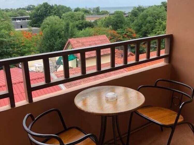 スタンダードルーム, Thipurai Beach