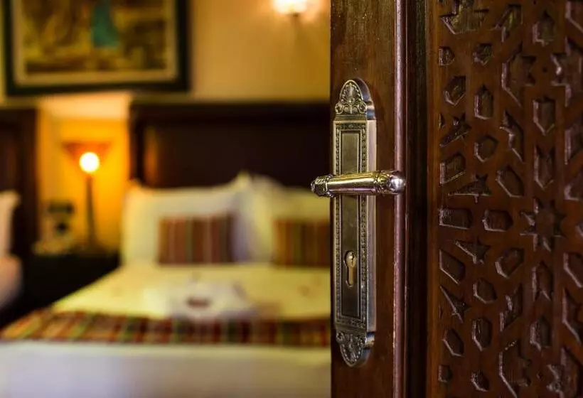 سوئیت سینیور, Riad Mabrouk