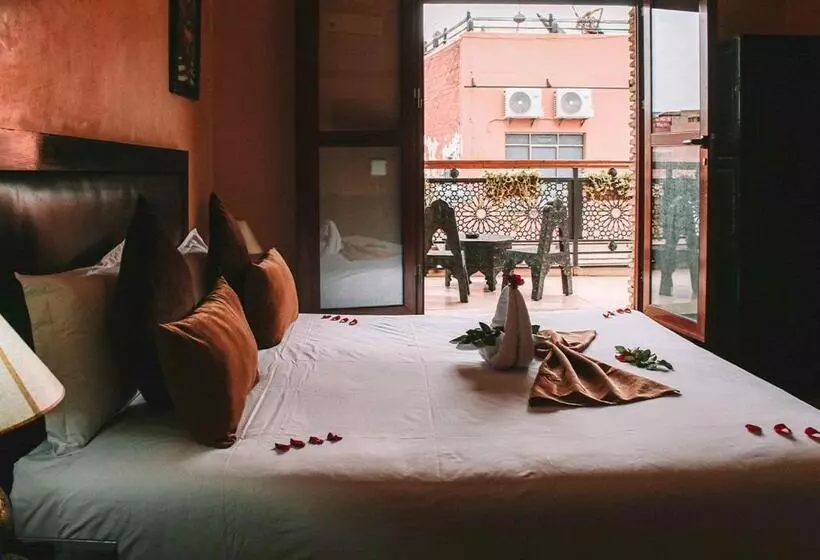 اتاق لوکس با بالکن, Riad Mabrouk