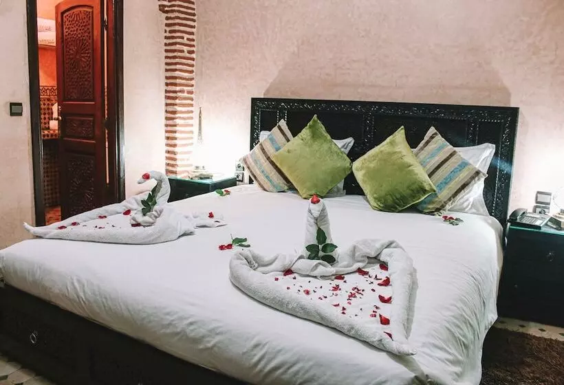 سوییت خانوادگی, Riad Mabrouk