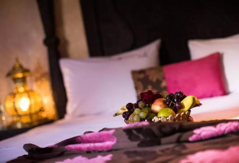 سوییت جونیور, Riad Mabrouk