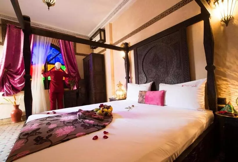 سوییت جونیور, Riad Mabrouk