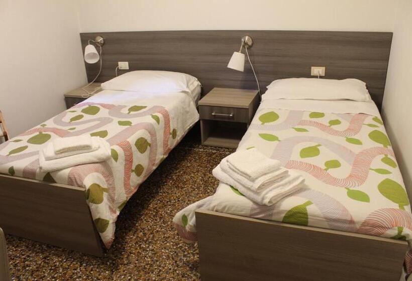 Ekonomik Oda, Albergo Locanda Diana