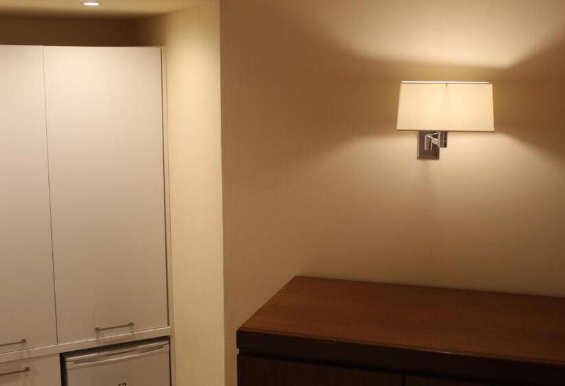 Aile Stüdyosu, Albergo Locanda Diana