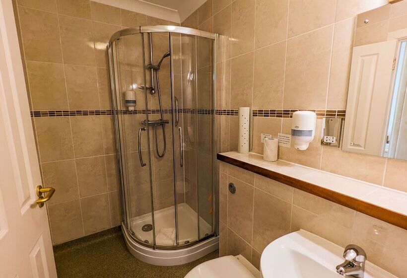 غرفة قياسية, The Grove