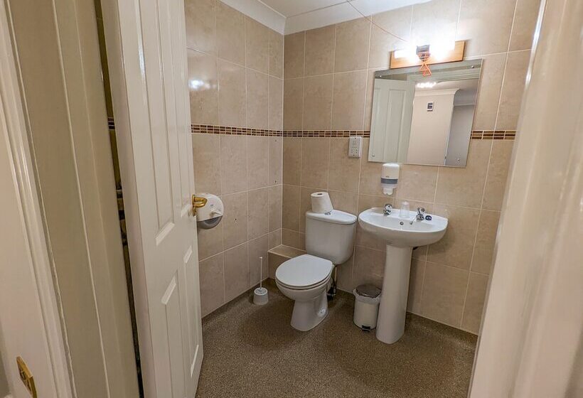 غرفة قياسية ثلاثية, The Grove