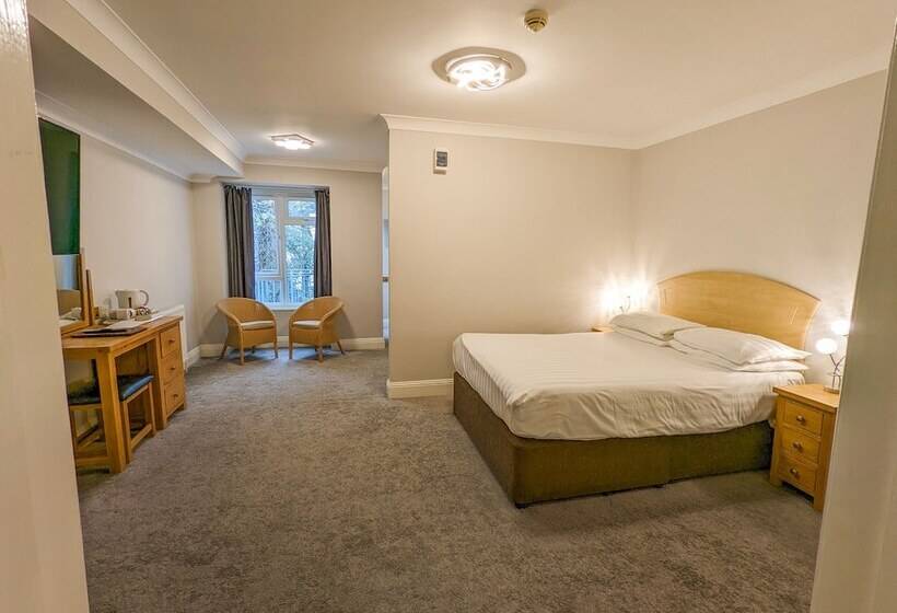 غرفة قياسية ثلاثية, The Grove