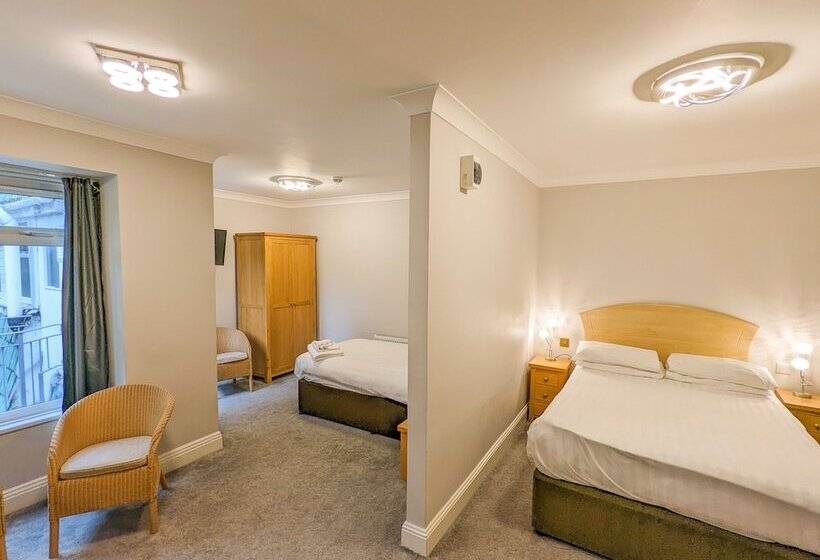 غرفة قياسية ثلاثية, The Grove