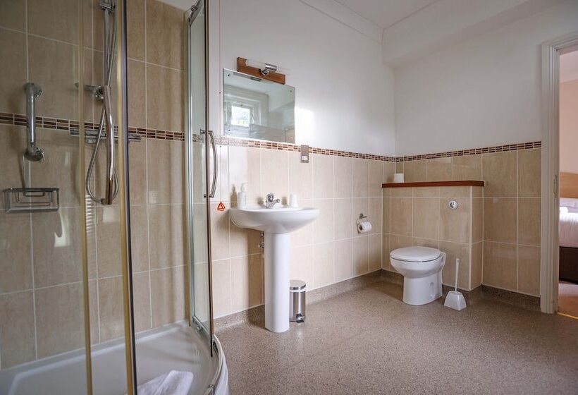 غرفة قياسية, The Grove