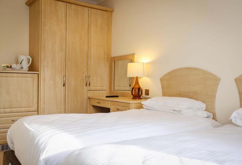 غرفة قياسية, The Grove