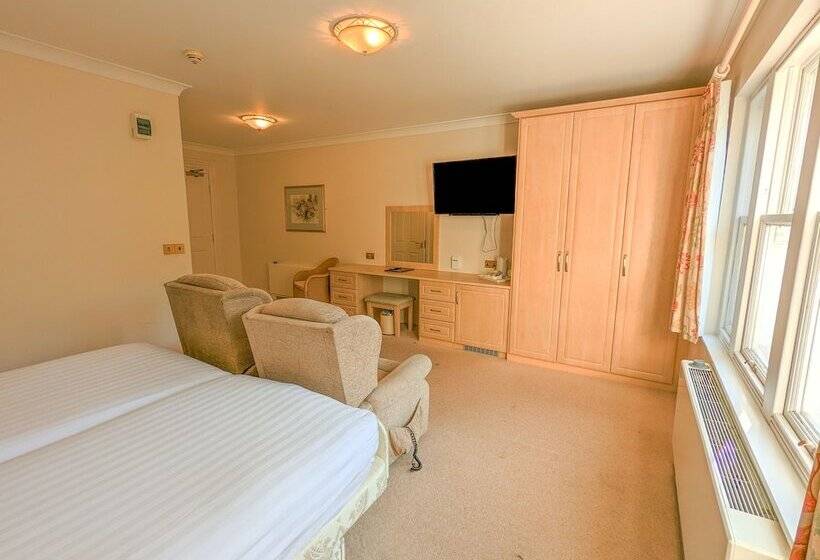 غرفة قياسية لذوى الاحتياجات الخاصة, The Grove