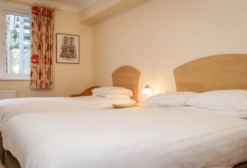 غرفة قياسية, The Grove