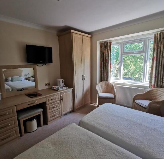 غرفة قياسية, The Grove