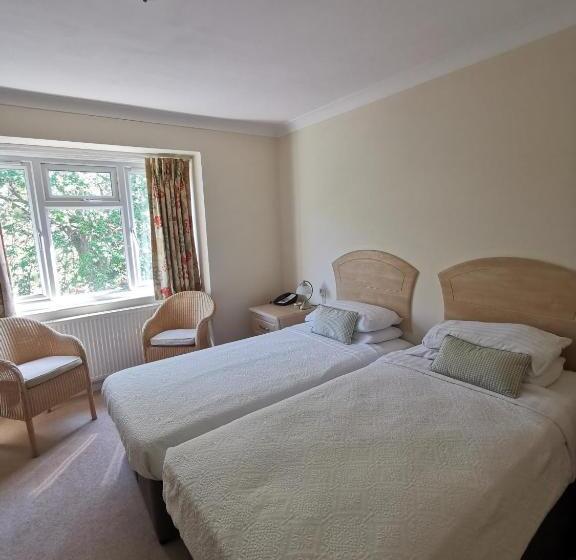 غرفة قياسية, The Grove