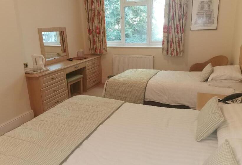 غرفة قياسية ثلاثية, The Grove