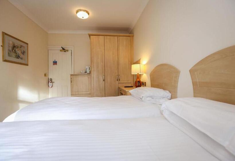 غرفة قياسية ثلاثية, The Grove