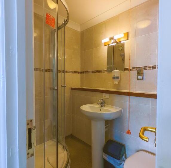 غرفة قياسية فردية, The Grove