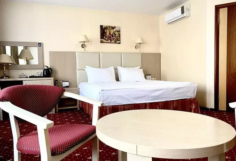 استودیوی استاندارد, Amaks City