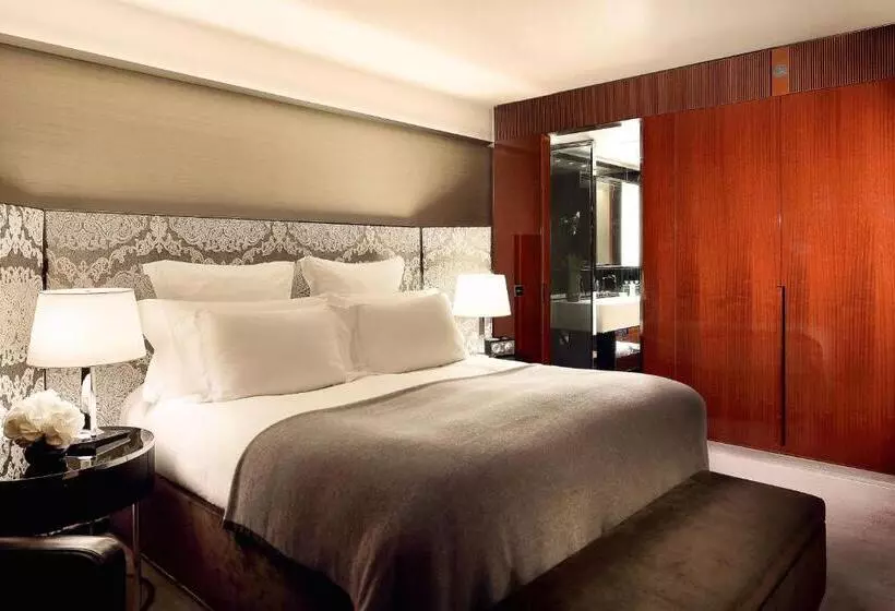 Superior Room King Size Bed, Bulgari Hotel London