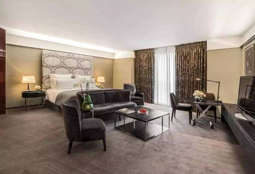 Junior Suite King Bed, Bulgari Hotel London