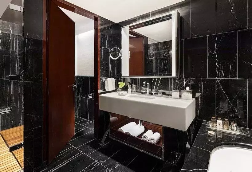 Executive Room, Bulgari Hotel London