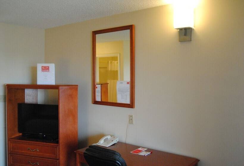 带2个双人床的标准工作室, Economy Inn