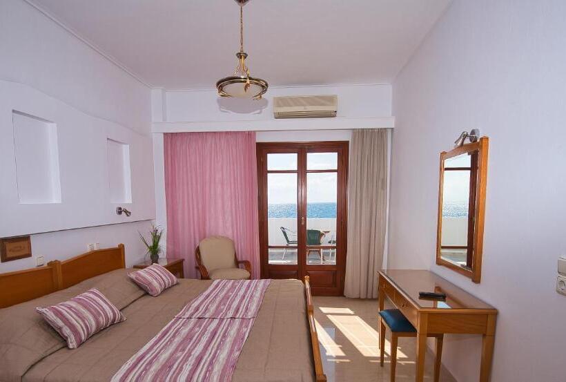 اتاق استاندارد با چشم‌انداز دریا, Irini S Rooms