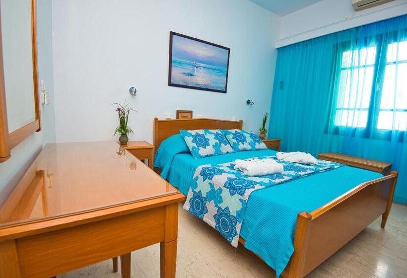 اتاق استاندارد با چشم‌انداز کوهستان, Irini S Rooms