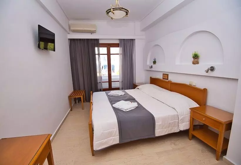 اتاق استاندارد با چشم‌انداز کوهستان, Irini S Rooms