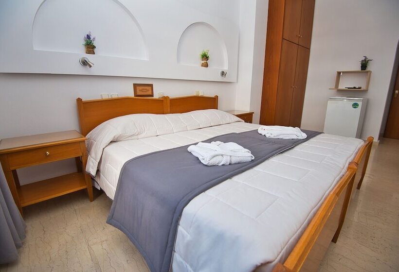 اتاق استاندارد با چشم‌انداز کوهستان, Irini S Rooms