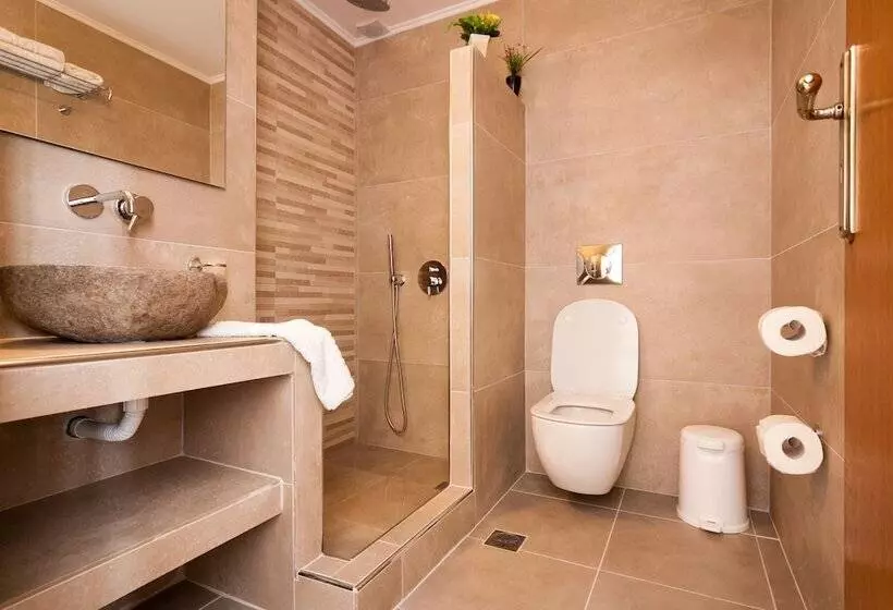 اتاق استاندارد با چشم‌انداز دریا, Irini S Rooms