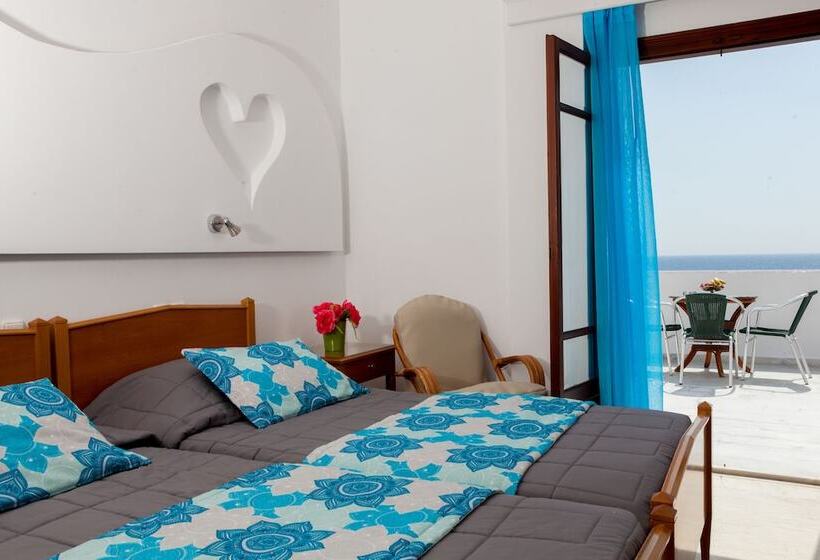 اتاق استاندارد با چشم‌انداز دریا, Irini S Rooms