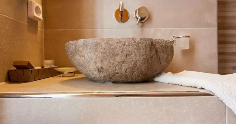اتاق استاندارد یک نفره, Irini S Rooms