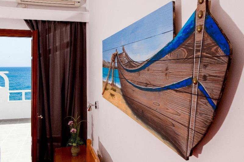 اتاق استاندارد با چشم‌انداز دریا, Irini S Rooms