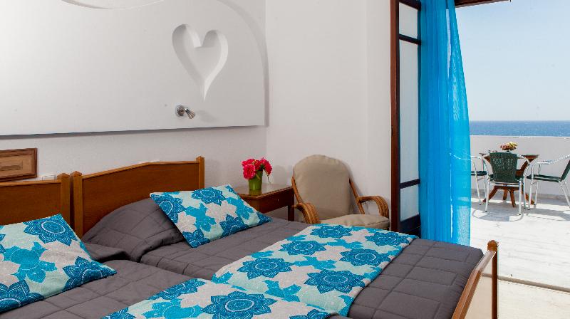 اتاق استاندارد با چشم‌انداز دریا, Irini S Rooms