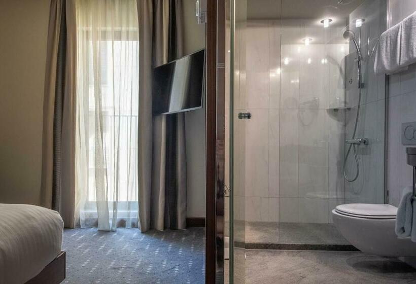 Номер Стандарт, Miiro Borneta